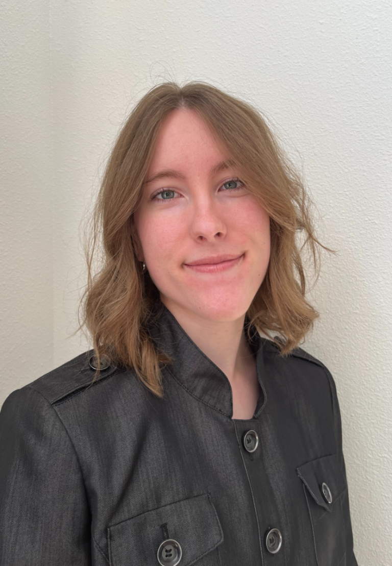 Lauren Lindstrum Headshot